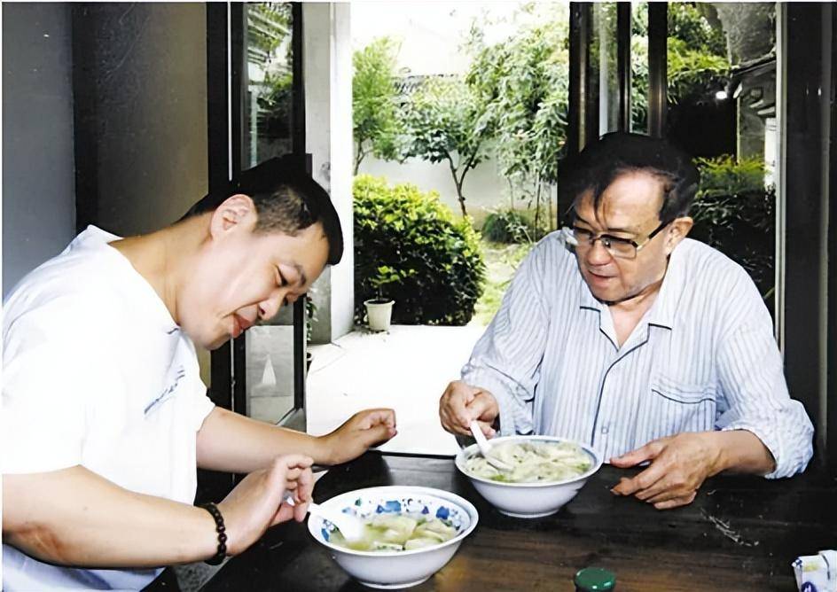 谢晋:电影史上的丰碑,家庭生活却充满无尽悲伤与挑战