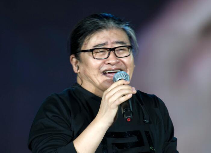 刘欢老师从光芒四射到满头白发,背后原因令人唏嘘