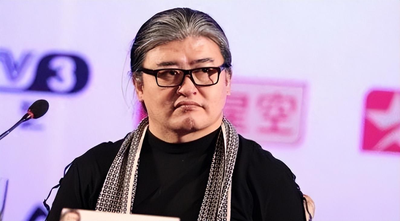 刘欢老师从光芒四射到满头白发,背后原因令人唏嘘