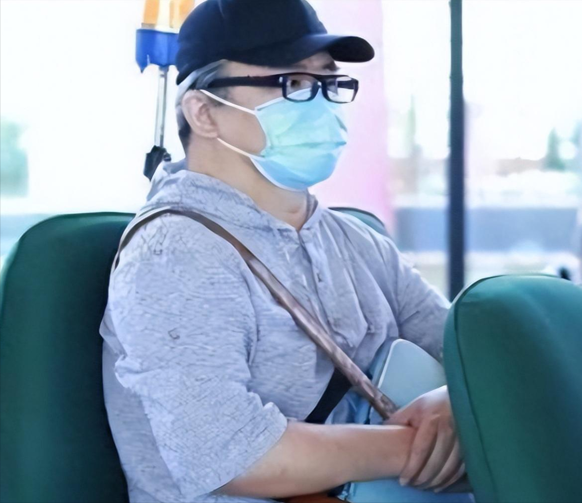 刘欢老师从光芒四射到满头白发,背后原因令人唏嘘