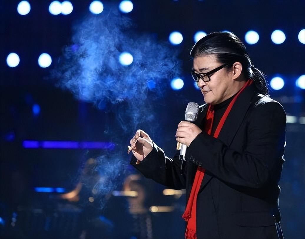 刘欢老师从光芒四射到满头白发,背后原因令人唏嘘