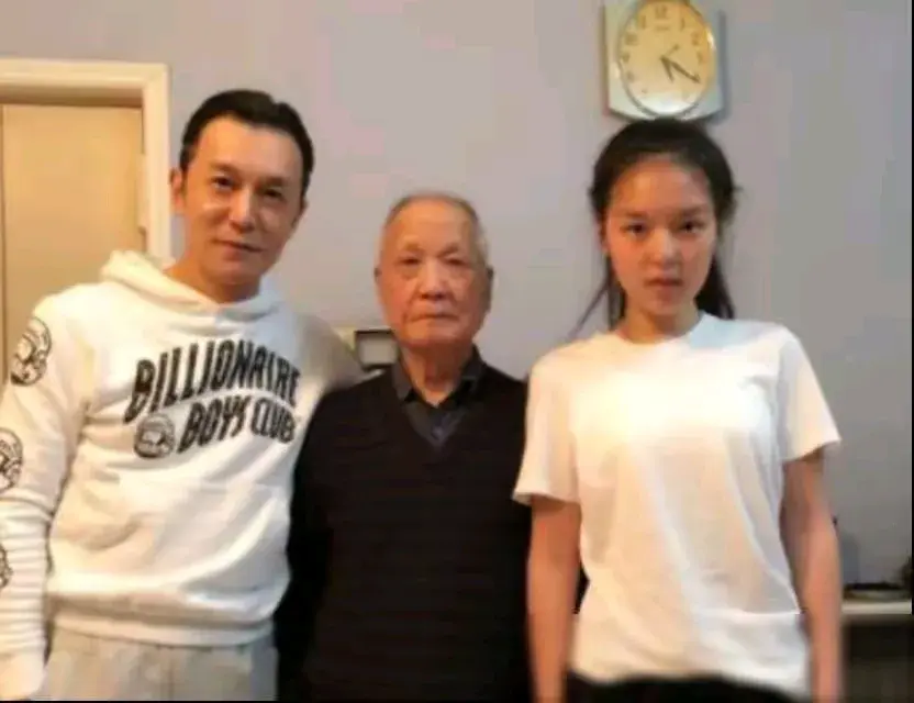 揭秘李咏生命终章:爱的绝唱与跨越生死的抉择
