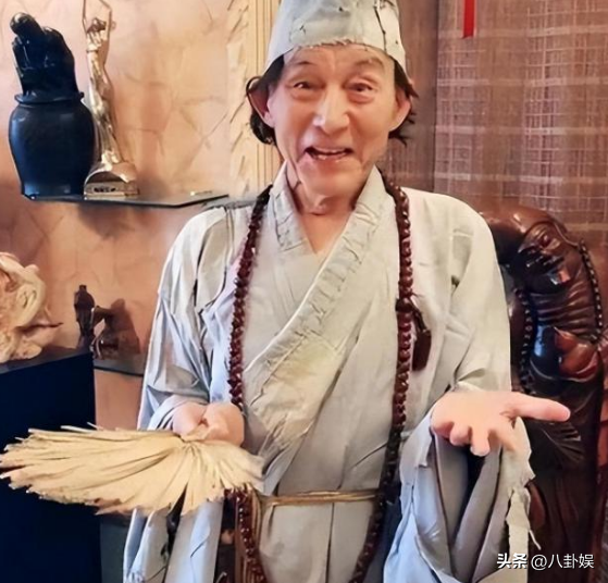六小龄童晚节不保,靠一部剧吃老本,与游本昌差距一目了然