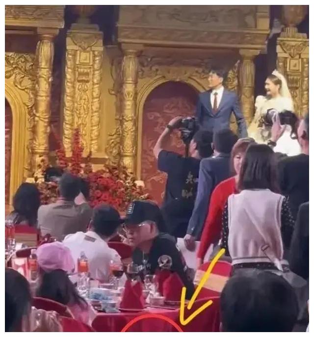 蒋依杉吴云飞直播互动引关注,戏里戏外关系大揭秘