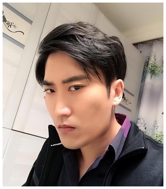 蒋依杉吴云飞直播互动引关注,戏里戏外关系大揭秘