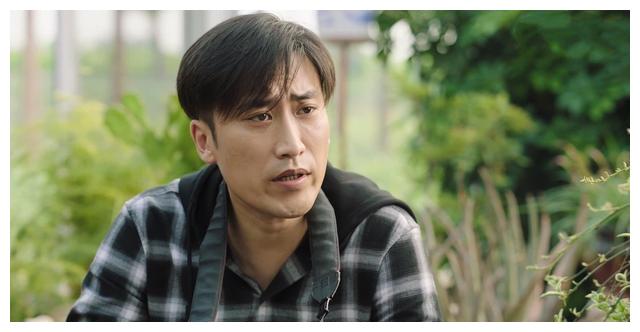 蒋依杉吴云飞直播互动引关注,戏里戏外关系大揭秘