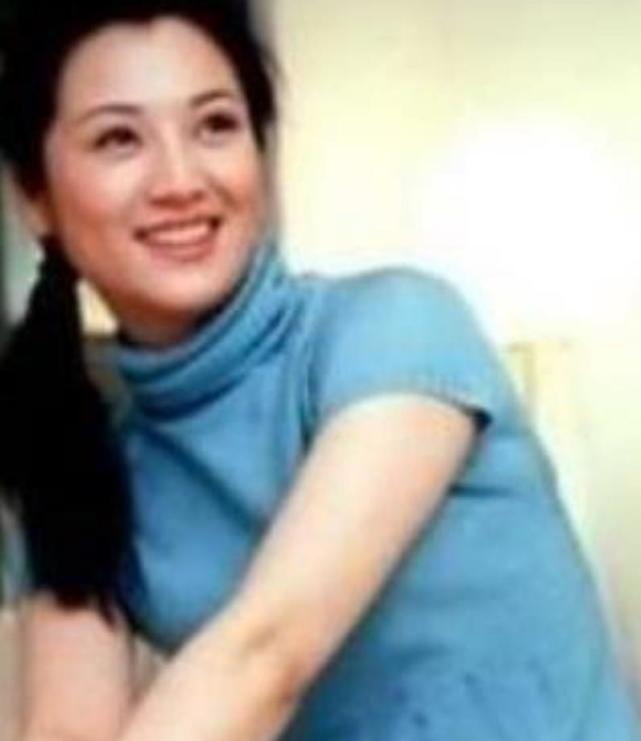 王欢:才华横溢的女主持人,悄然离开公众视野的背后故事