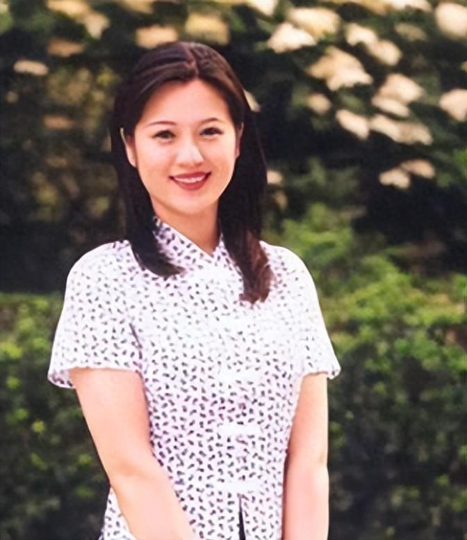 王欢:才华横溢的女主持人,悄然离开公众视野的背后故事