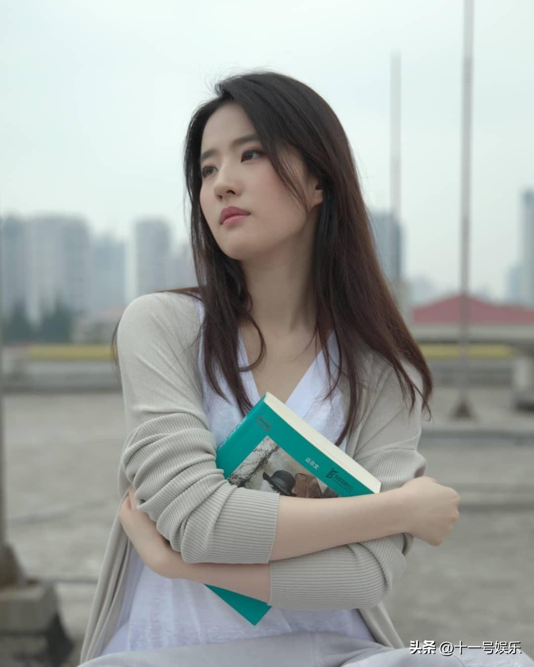 揭秘吻戏背后的压力与挣扎:吴彦祖何美钿水下亲吻镜头的幕后故事
