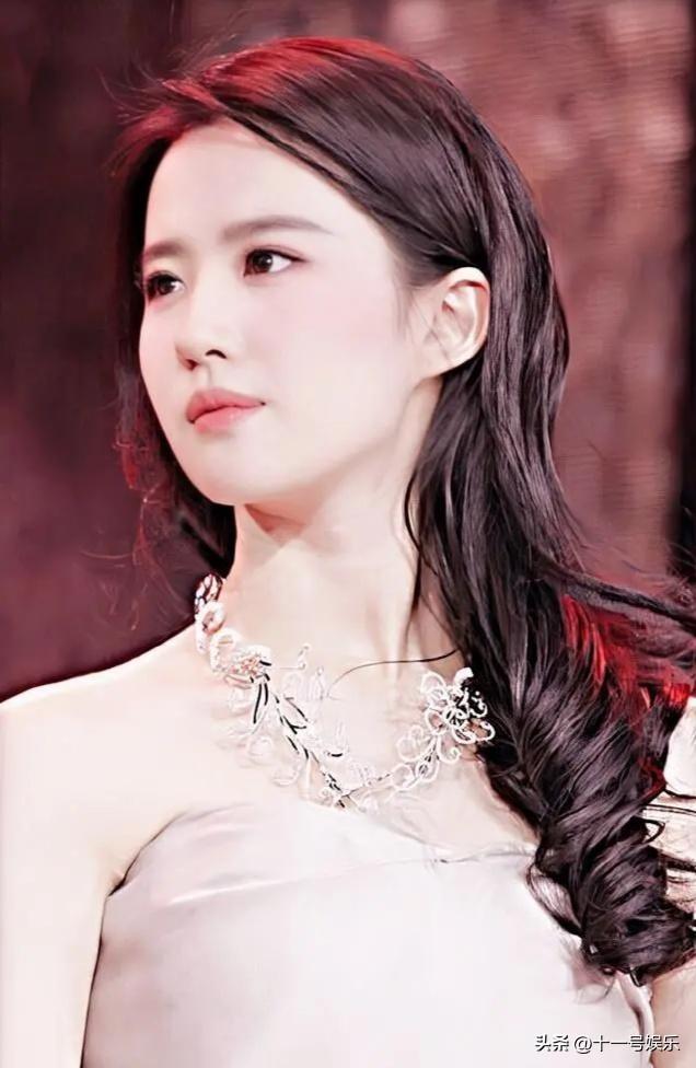 揭秘吻戏背后的压力与挣扎:吴彦祖何美钿水下亲吻镜头的幕后故事