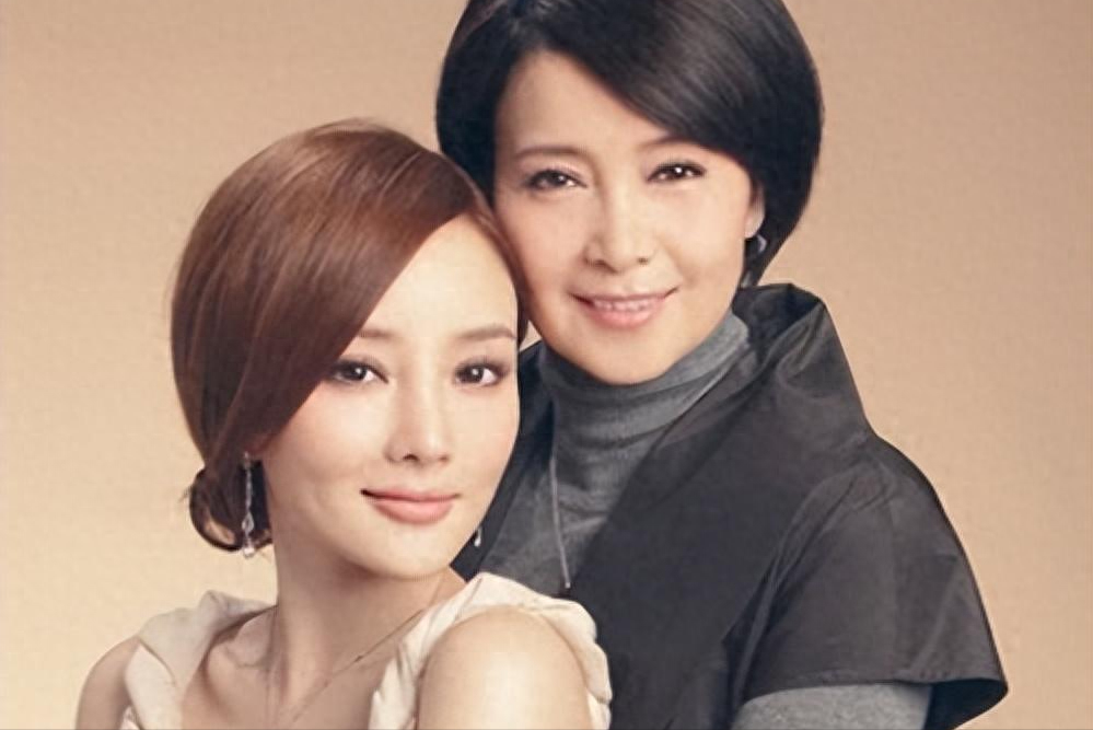 李小璐妈妈张伟欣:从舞蹈演员到影坛金花,她的传奇人生