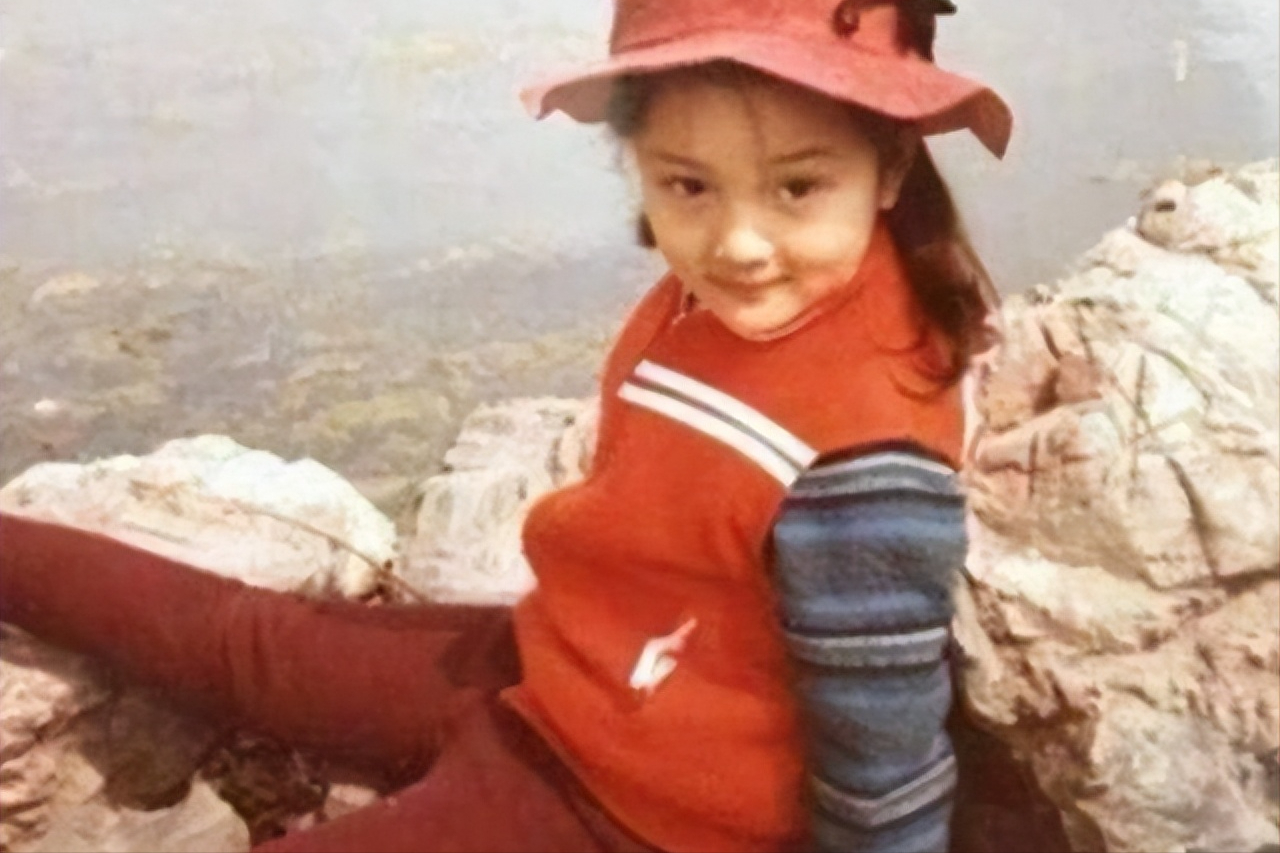 李小璐妈妈张伟欣:从舞蹈演员到影坛金花,她的传奇人生