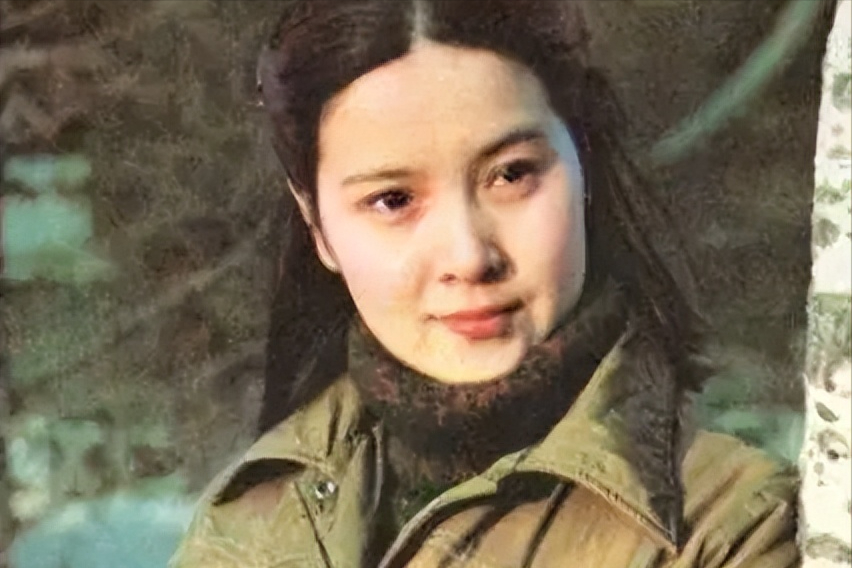 李小璐妈妈张伟欣:从舞蹈演员到影坛金花,她的传奇人生