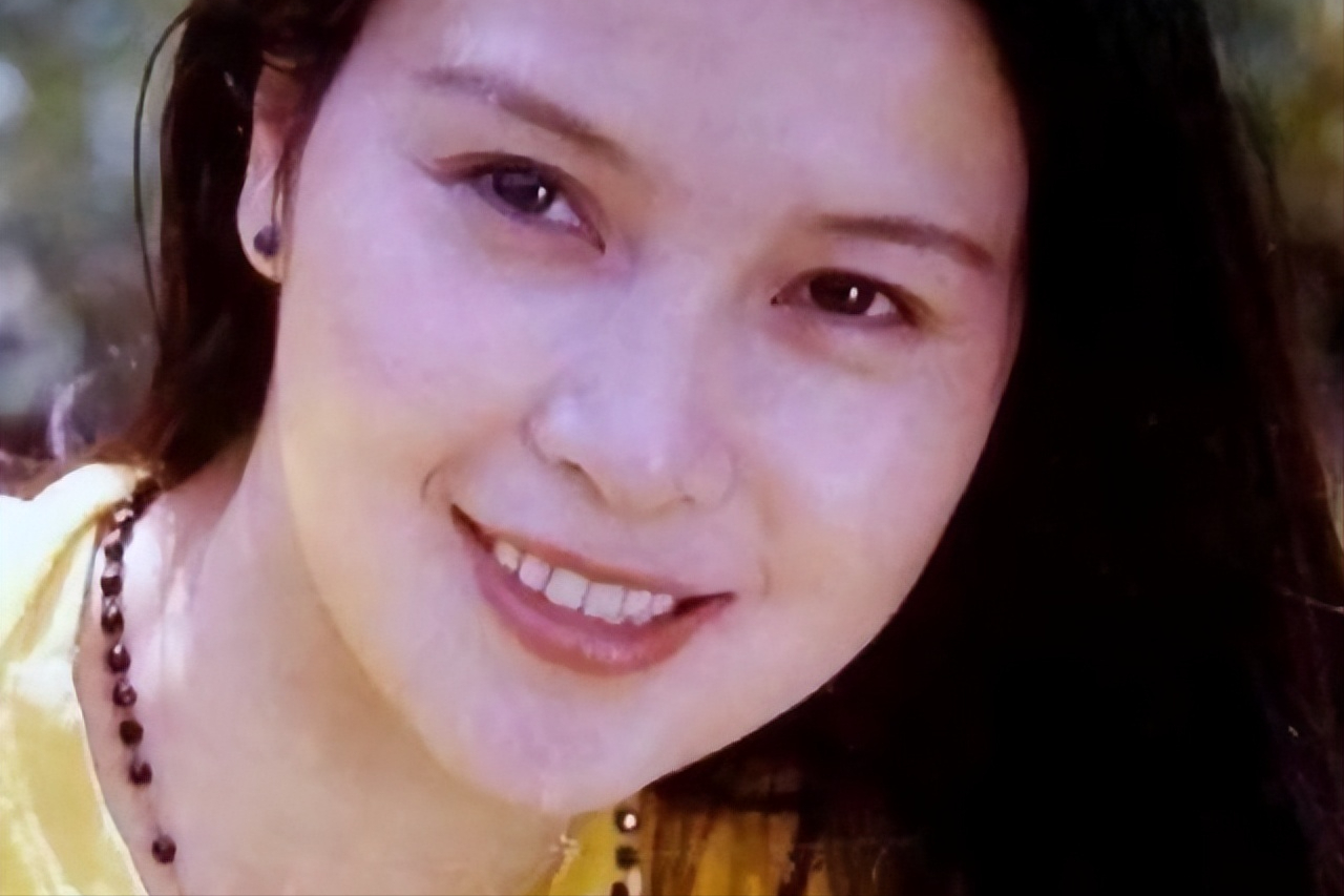 李小璐妈妈张伟欣:从舞蹈演员到影坛金花,她的传奇人生