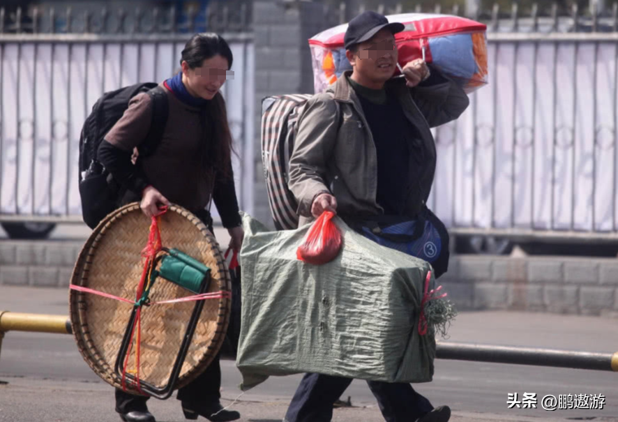 春晚风波:她领养孩子后又抛弃,还跑到国外演绎不堪角色,到底说了什么?