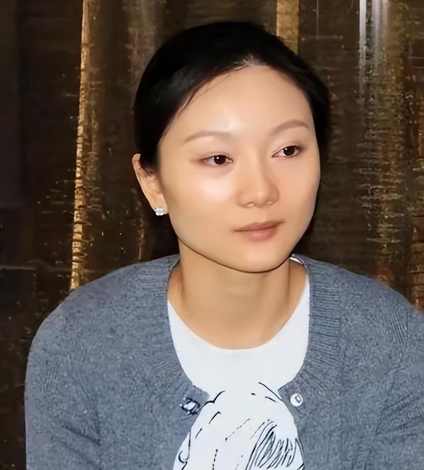 张艺谋与陈婷的爱情故事:从选角到怀孕,娱乐圈的佳话