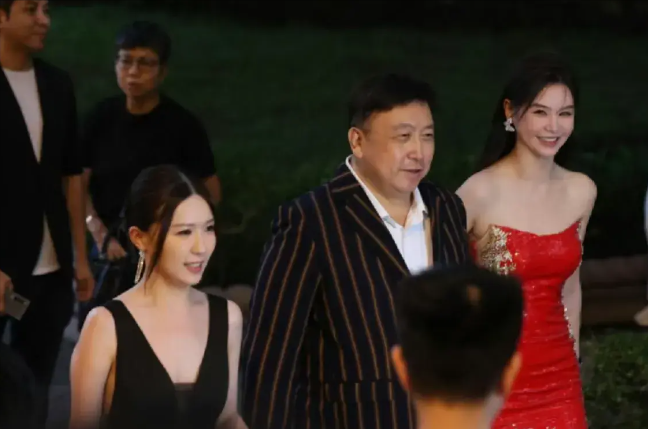 港星内地直播现状:资本面前无架子,惊人战绩背后的狼狈与机遇