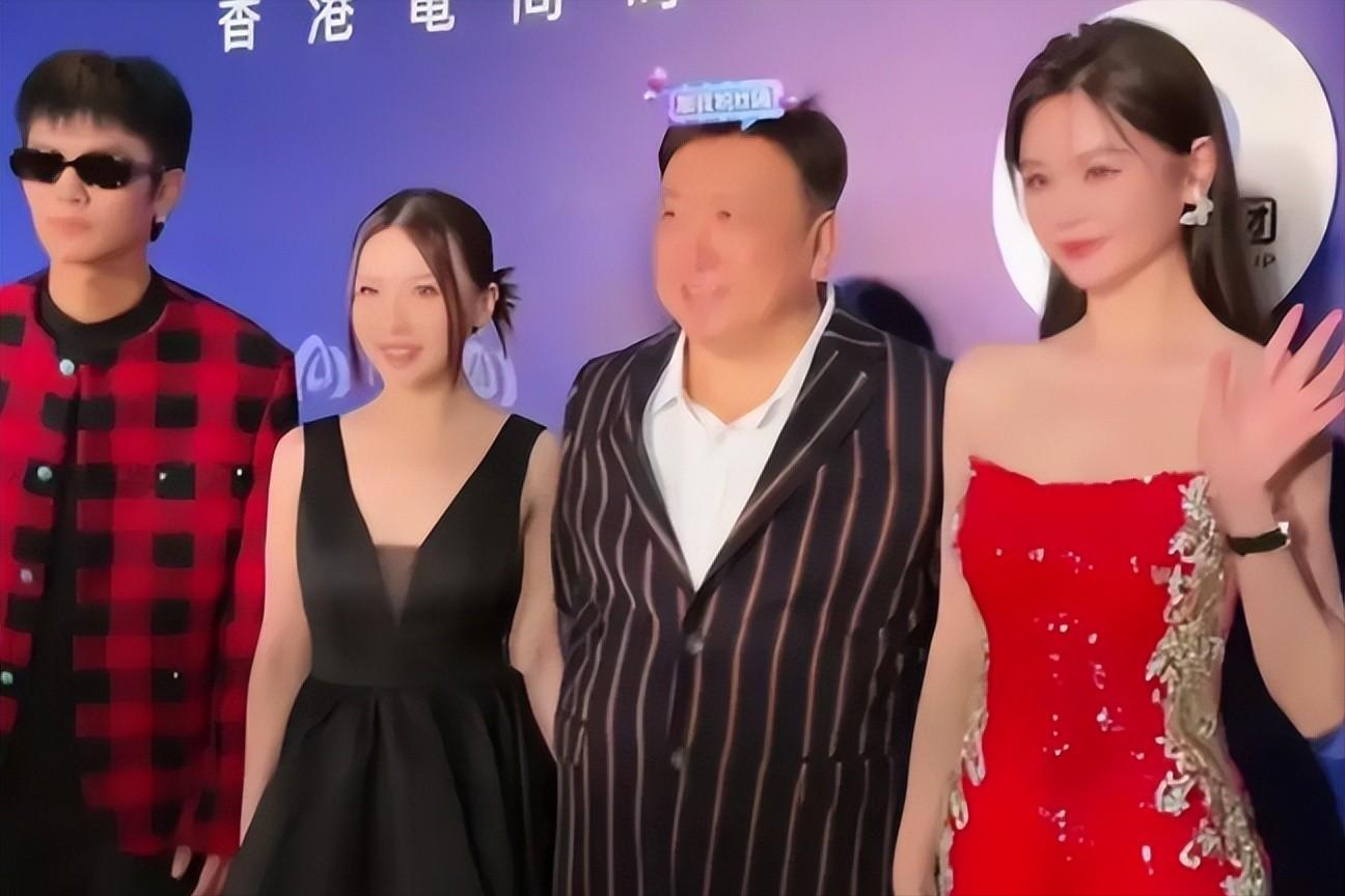 港星内地直播现状:资本面前无架子,惊人战绩背后的狼狈与机遇