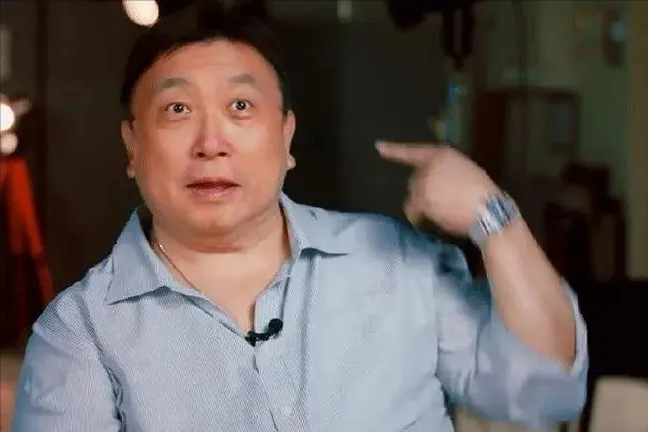 港星内地直播现状:资本面前无架子,惊人战绩背后的狼狈与机遇