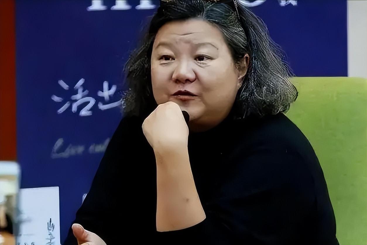 迪奥活动众星云集,迪丽热巴透视装引关注,王子文长发造型温柔,刘嘉玲成最大亮点