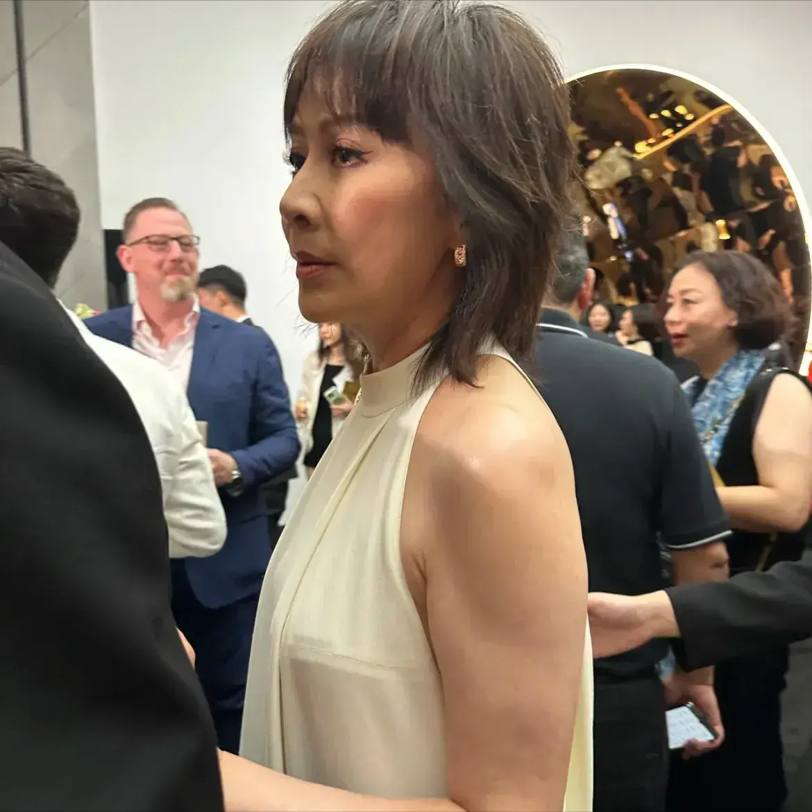迪奥活动众星云集,迪丽热巴透视装引关注,王子文长发造型温柔,刘嘉玲成最大亮点