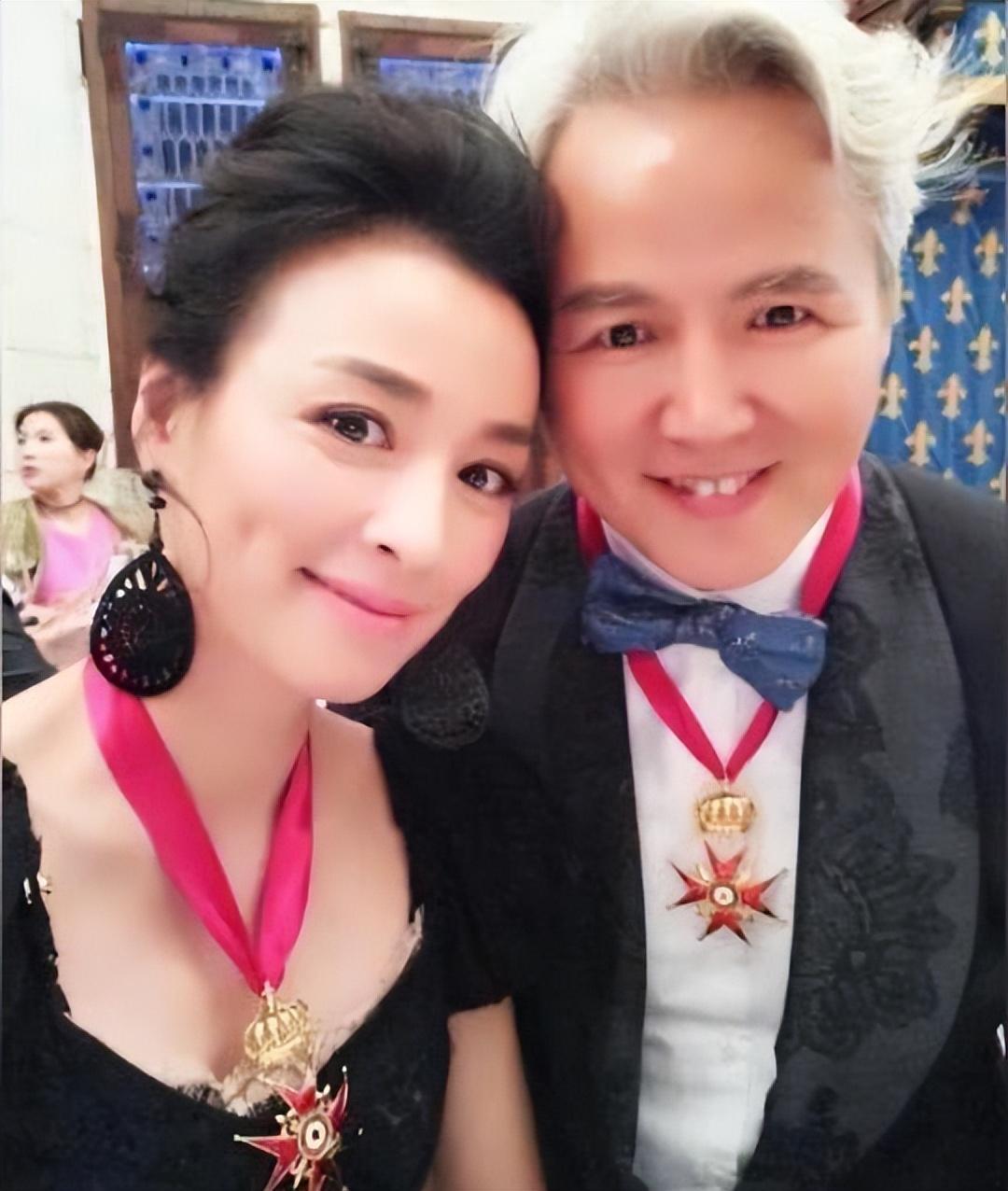 林瑞阳晒一家三口照引热议,与前妻曾哲贞分手原因成谜