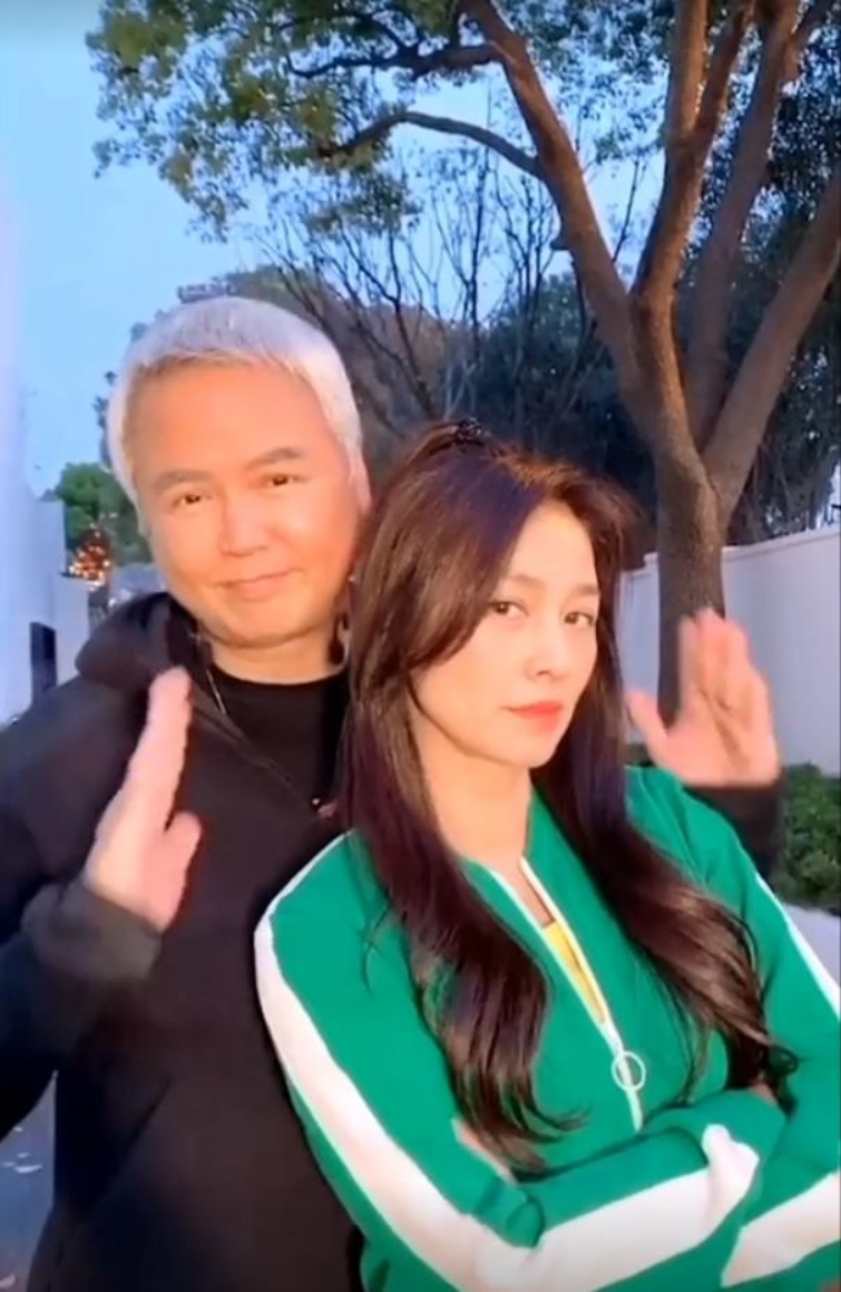 林瑞阳晒一家三口照引热议,与前妻曾哲贞分手原因成谜