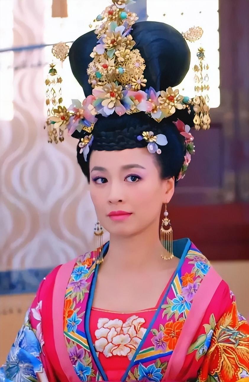 林瑞阳晒一家三口照引热议,与前妻曾哲贞分手原因成谜