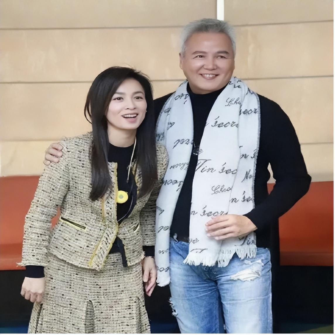 林瑞阳晒一家三口照引热议,与前妻曾哲贞分手原因成谜