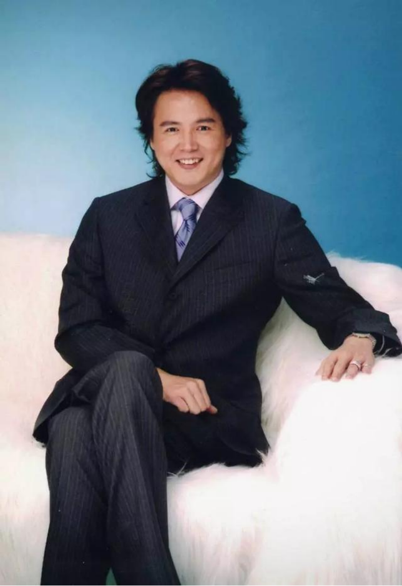 林瑞阳晒一家三口照引热议,与前妻曾哲贞分手原因成谜
