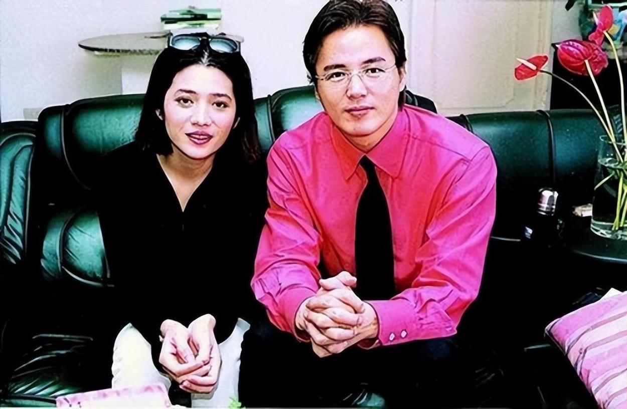 林瑞阳晒一家三口照引热议,与前妻曾哲贞分手原因成谜