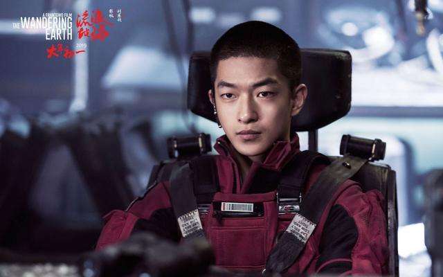 屈楚萧:从不起眼小演员到备受瞩目的演艺明星