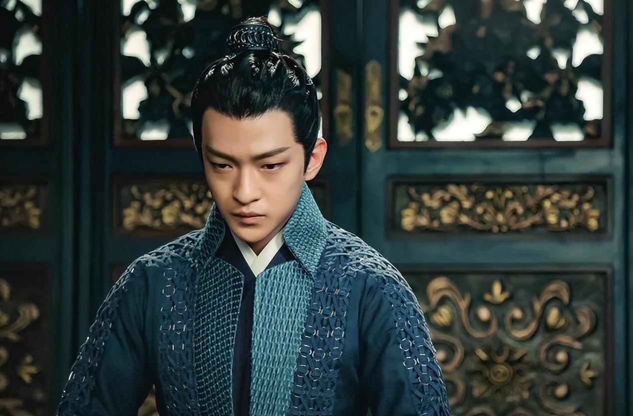 屈楚萧:从不起眼小演员到备受瞩目的演艺明星