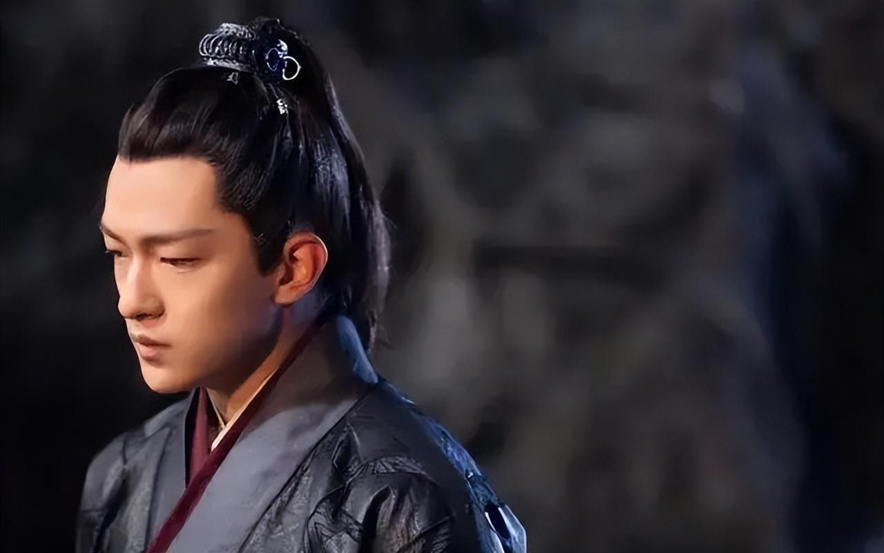 屈楚萧:从不起眼小演员到备受瞩目的演艺明星