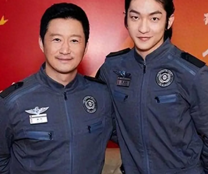 屈楚萧:从不起眼小演员到备受瞩目的演艺明星