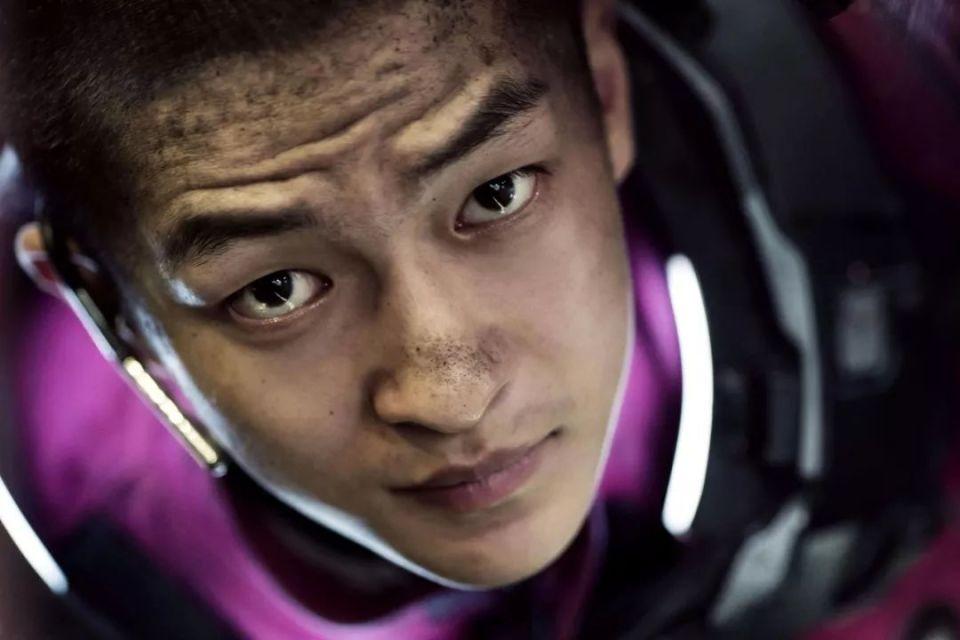 屈楚萧:从不起眼小演员到备受瞩目的演艺明星