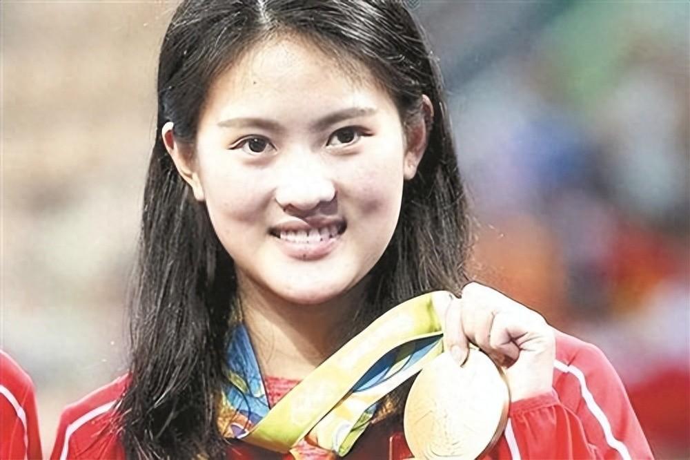 被父母抛弃的小女孩,如何成为让全国骄傲的奥运冠军?