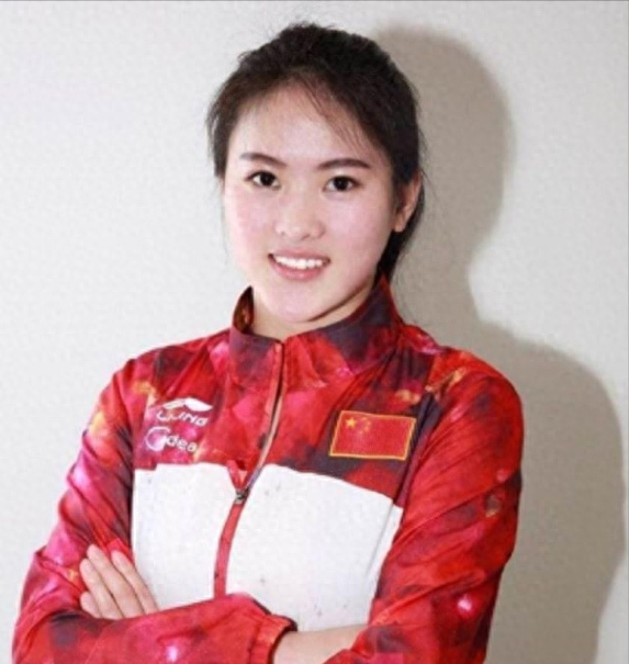 被父母抛弃的小女孩,如何成为让全国骄傲的奥运冠军?