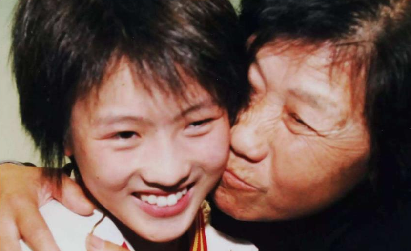 被父母抛弃的小女孩,如何成为让全国骄傲的奥运冠军?