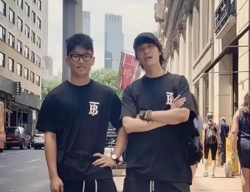 陈坤儿子陈尊佑长相引猜测,其母身份成娱乐圈未解之谜