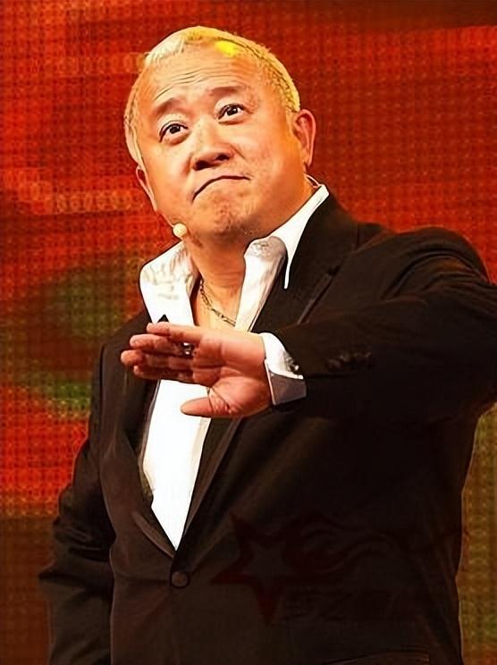 曾志伟:从被宠坏的小阿哥到香港影坛红人,家世背景惊人