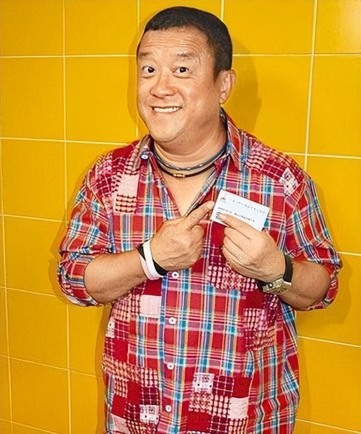 曾志伟:从被宠坏的小阿哥到香港影坛红人,家世背景惊人