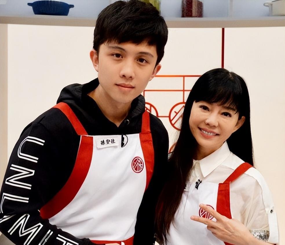 狄莺:从巅峰跌落谷底,溺爱背后的真相究竟如何?