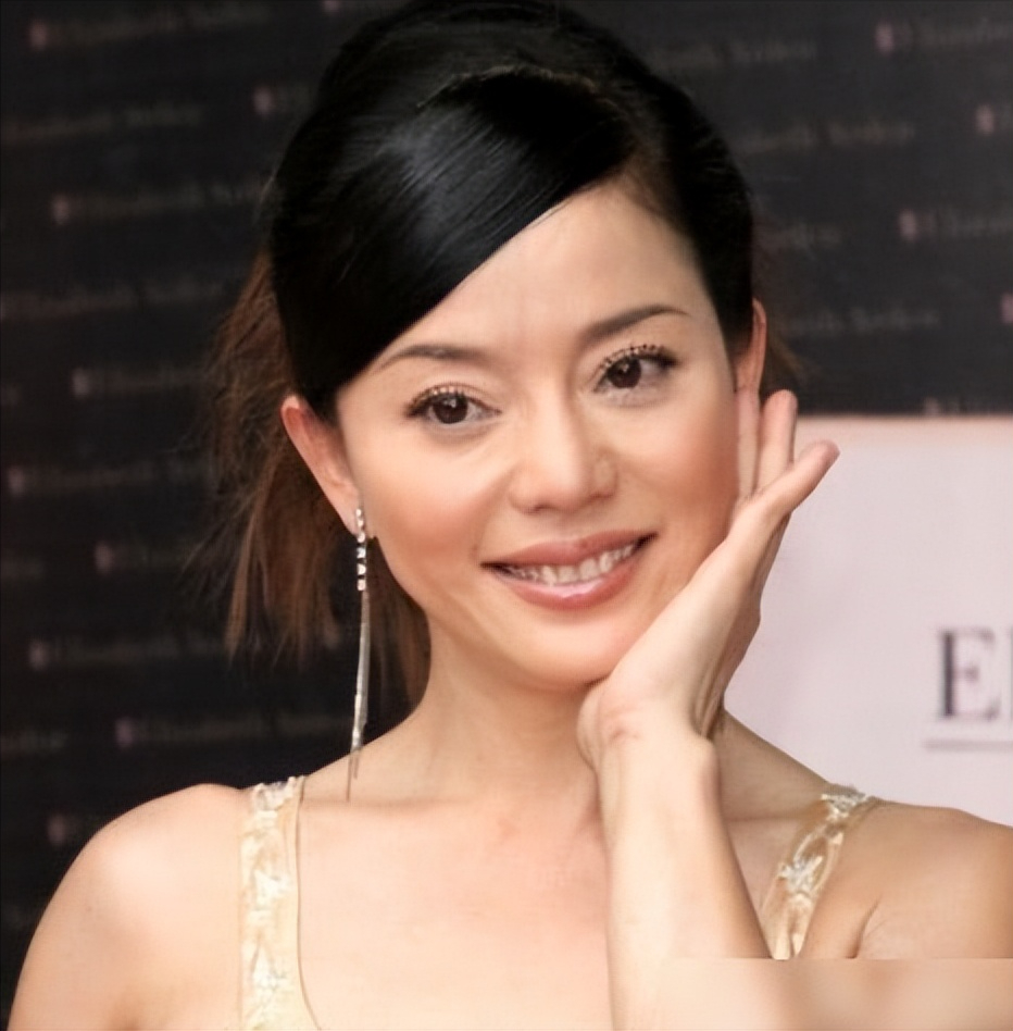 狄莺:从巅峰跌落谷底,溺爱背后的真相究竟如何?