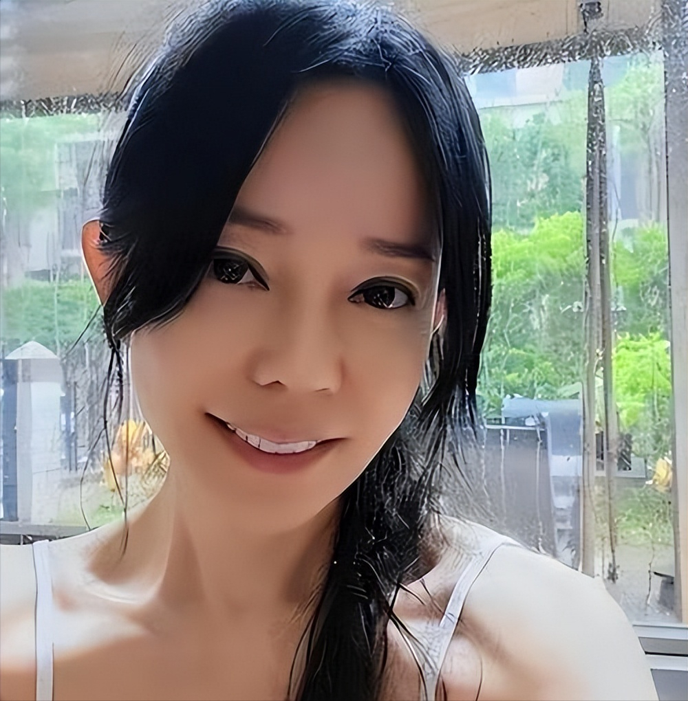 狄莺:从巅峰跌落谷底,溺爱背后的真相究竟如何?