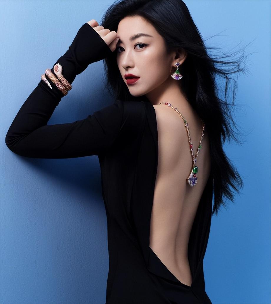宽松风来袭,朱珠的时尚宣言:自信穿出自我