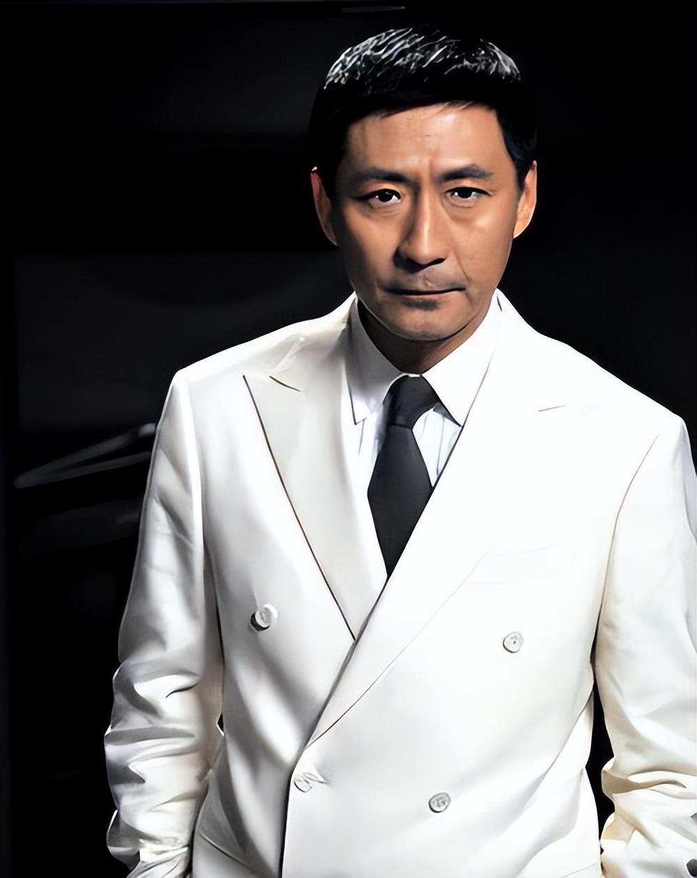 张子健:从北影宝藏男孩到百变星君,事业爱情双丰收背后的考验