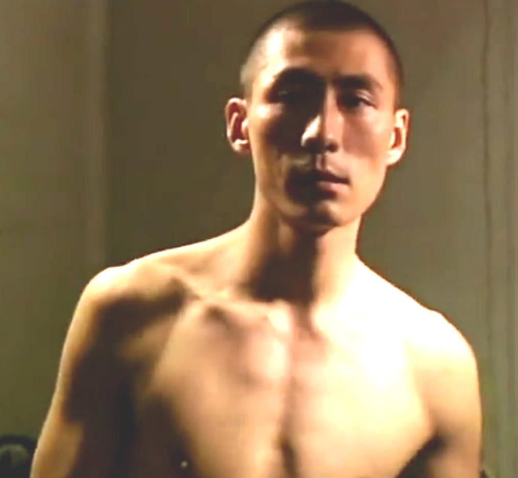 张子健:从北影宝藏男孩到百变星君,事业爱情双丰收背后的考验