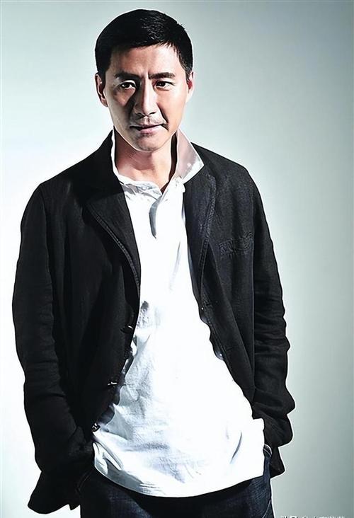 张子健:从北影宝藏男孩到百变星君,事业爱情双丰收背后的考验