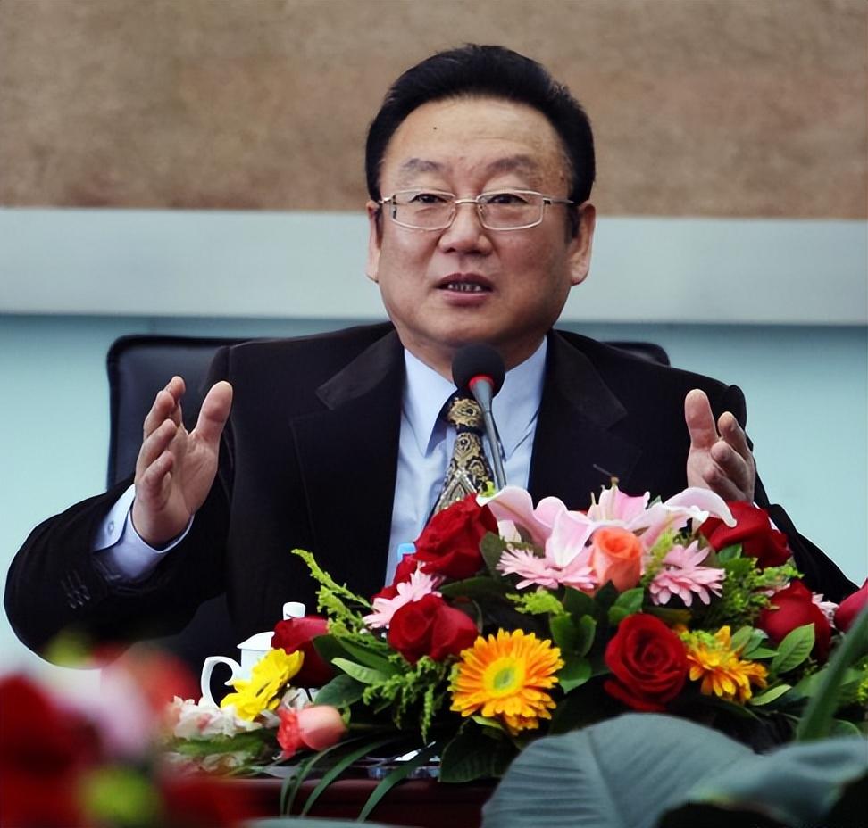 蒋大为深陷舆论风波,被传开除军籍,背后真相究竟如何?